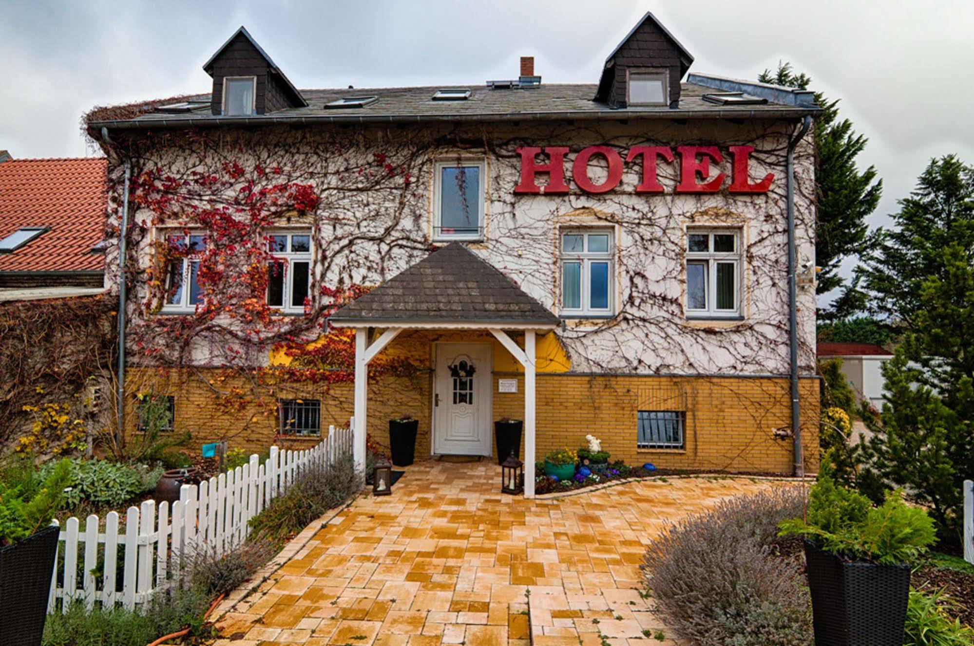 Hotel Dallgow Esterno foto