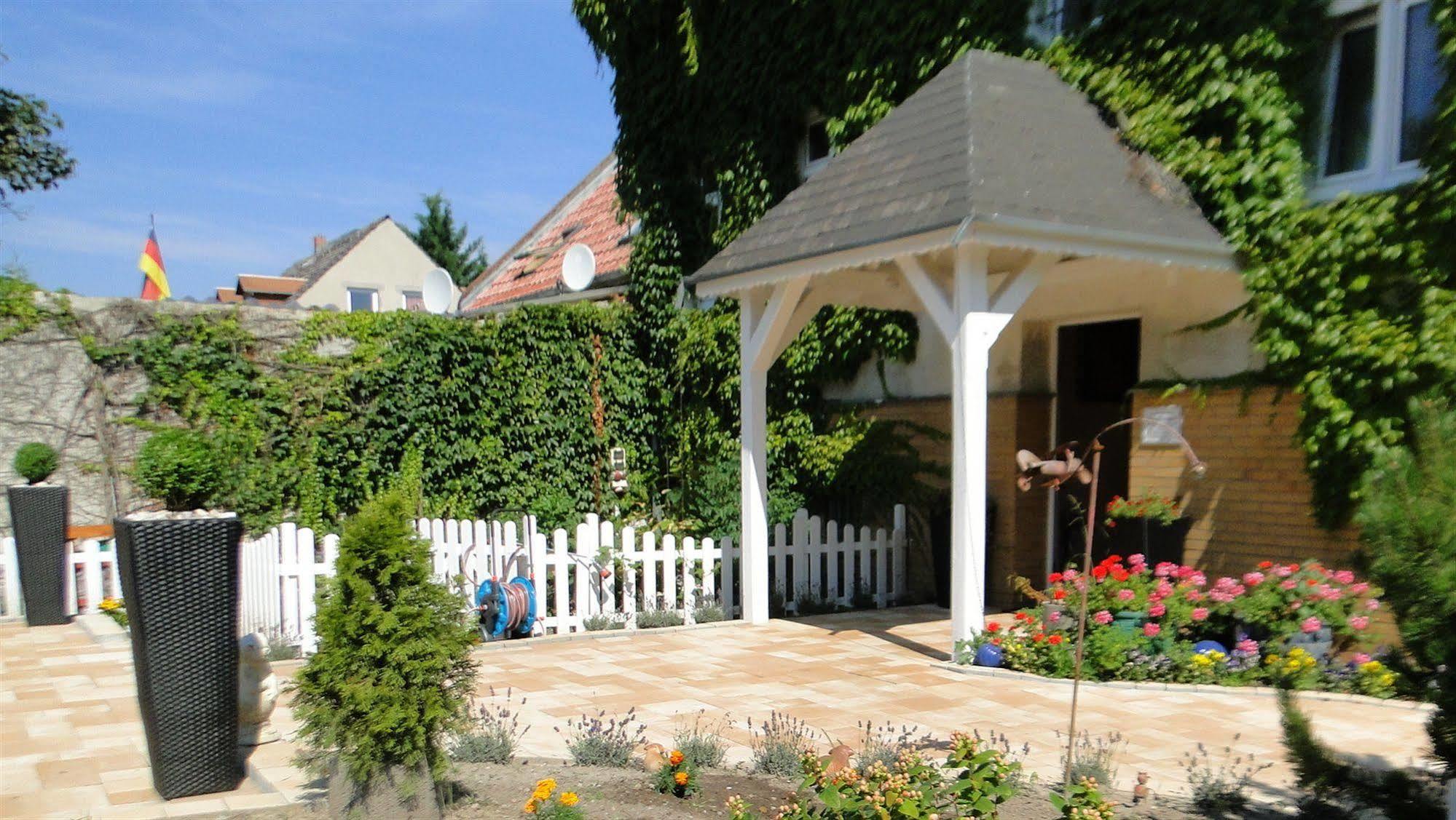 Hotel Dallgow Esterno foto