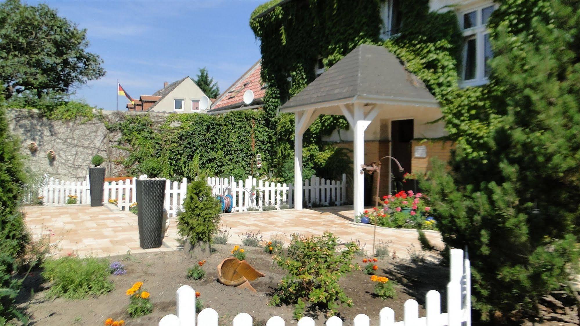 Hotel Dallgow Esterno foto